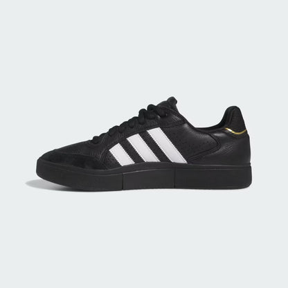 Adidas - Shoes, Tyshawn Low. BLK/WHT/GLD BLACK GUM