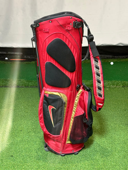 USED Nike Golf Team Canada Bag with Stands