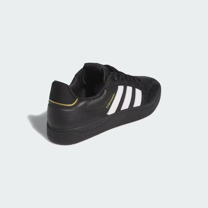 Adidas - Shoes, Tyshawn Low. BLK/WHT/GLD BLACK GUM