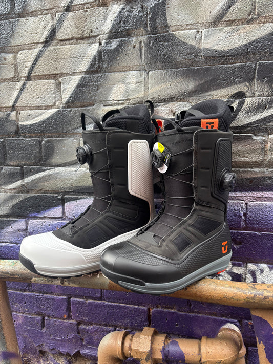 9.5 BLACK AND WHITE COMBO PAIR -Union- Reset Pro Snowboard Boots
