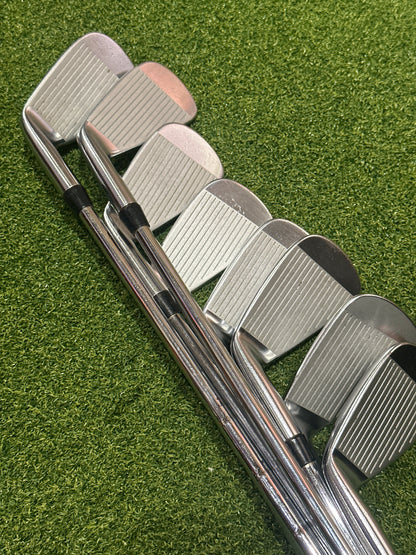 Used Maxflo Revolution RH 8 Piece Iron Set (3,4,5,6,7,8,9,PW)
