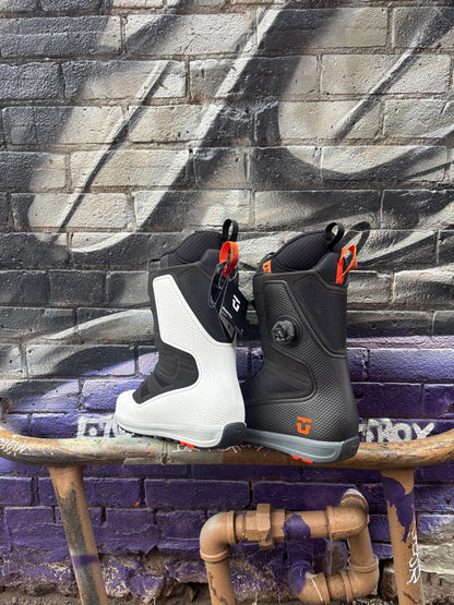 9.5 BLACK AND WHITE COMBO PAIR -Union- Reset Pro Snowboard Boots