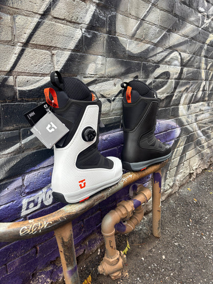 9.5 BLACK AND WHITE COMBO PAIR -Union- Reset Pro Snowboard Boots