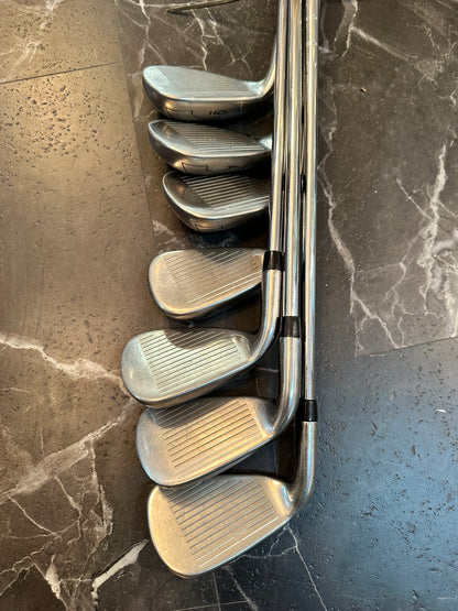 USED Callaway X Hot iron set 4-Pw 7 clubs RH Stiff flex