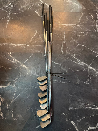 USED Wilson 1200 Iron Set 9pcs (2,3,4,5,6,7,8,9,PW)RH