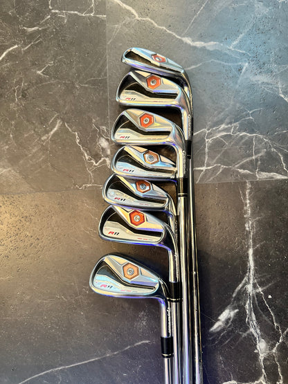USED Mint TaylorMade R11 Iron set 5-Aw 7 clubs RH R-flex
