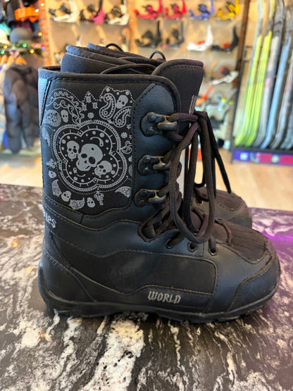 Used World Industries Boots size 4